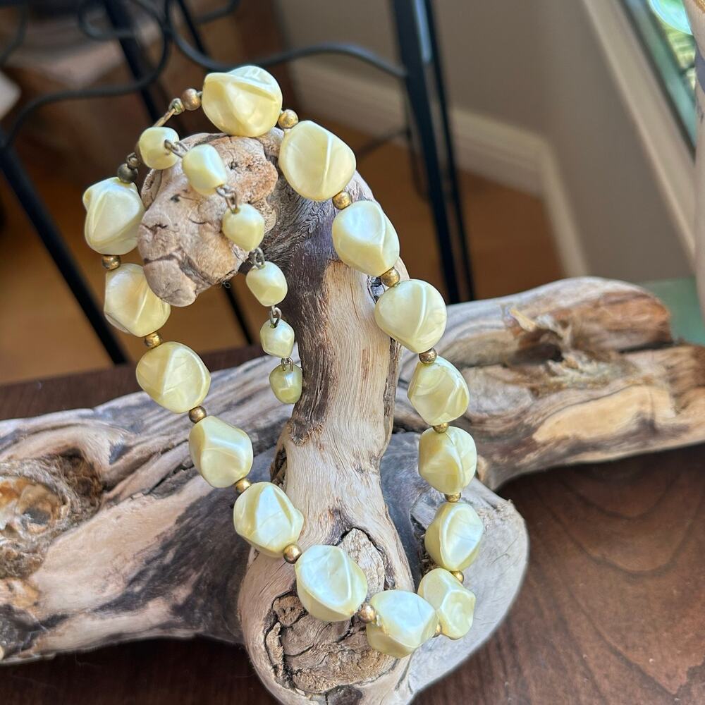 Vintage Chunky natural mother of pearl necklace statement